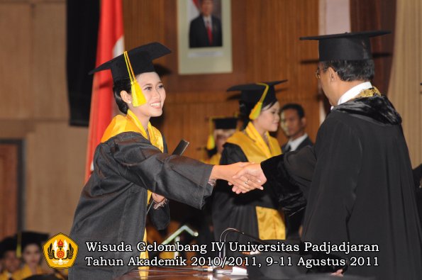 wisuda-fikom-oleh-rektor-246