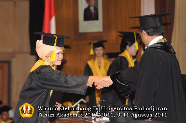 wisuda-fikom-oleh-rektor-248