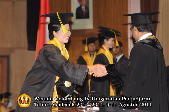 wisuda-fikom-oleh-rektor-249