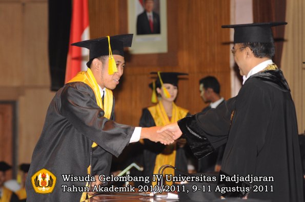 wisuda-fikom-oleh-rektor-255