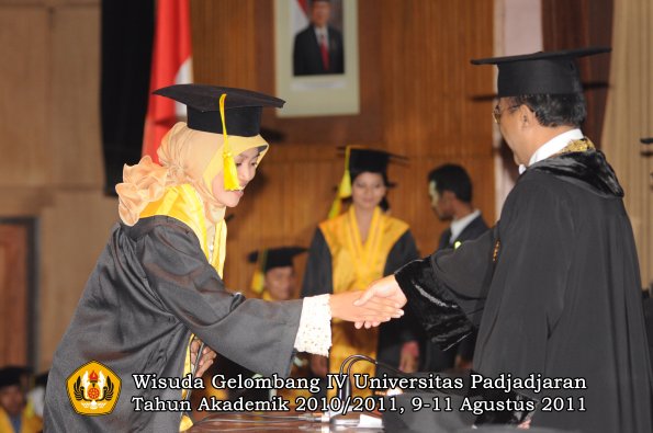 wisuda-fikom-oleh-rektor-258