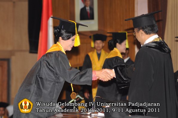 wisuda-fikom-oleh-rektor-259