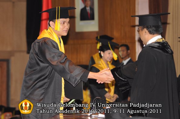 wisuda-fikom-oleh-rektor-261