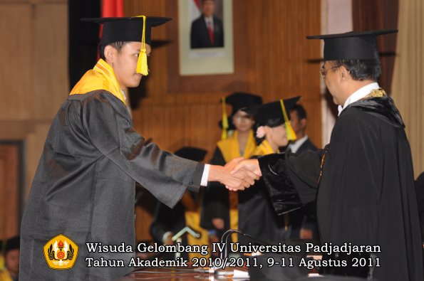 wisuda-fikom-oleh-rektor-263