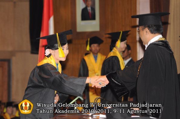 wisuda-fikom-oleh-rektor-264