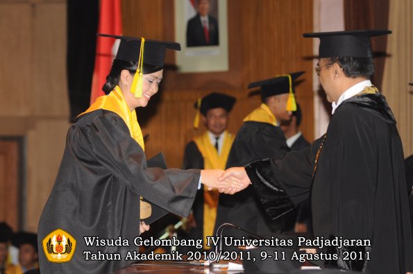 wisuda-fikom-oleh-rektor-265