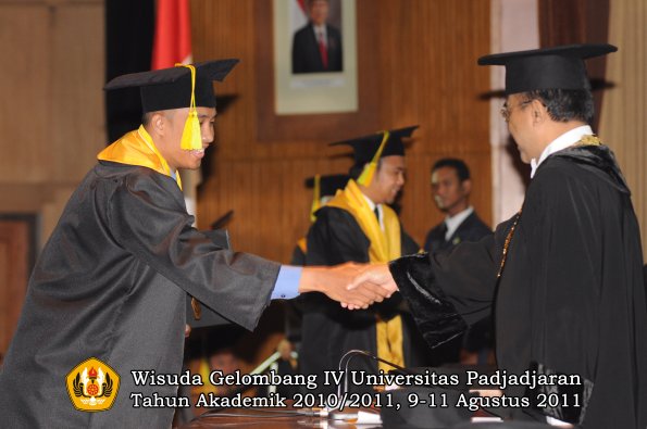 wisuda-fikom-oleh-rektor-266