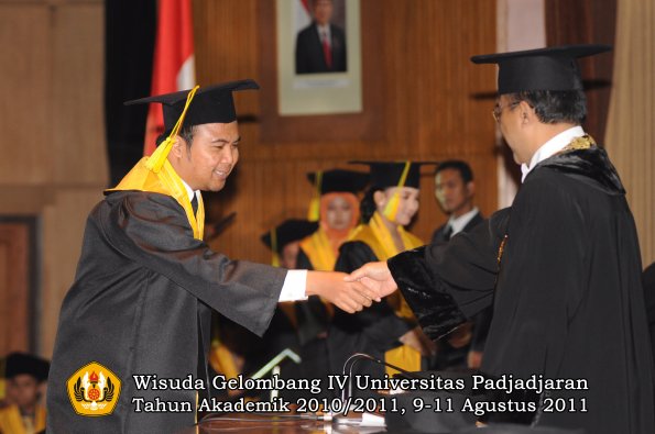 wisuda-fikom-oleh-rektor-267