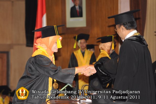 wisuda-fikom-oleh-rektor-269