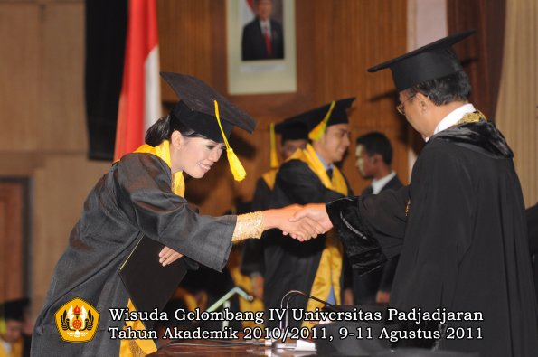 wisuda-fikom-oleh-rektor-272