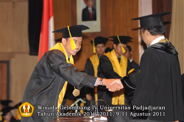 wisuda-fikom-oleh-rektor-273