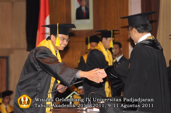 wisuda-fikom-oleh-rektor-274