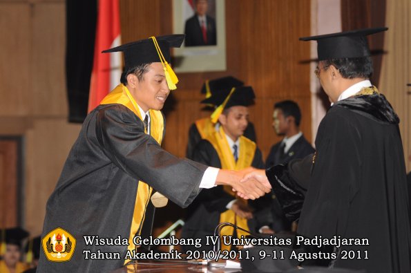 wisuda-fikom-oleh-rektor-276