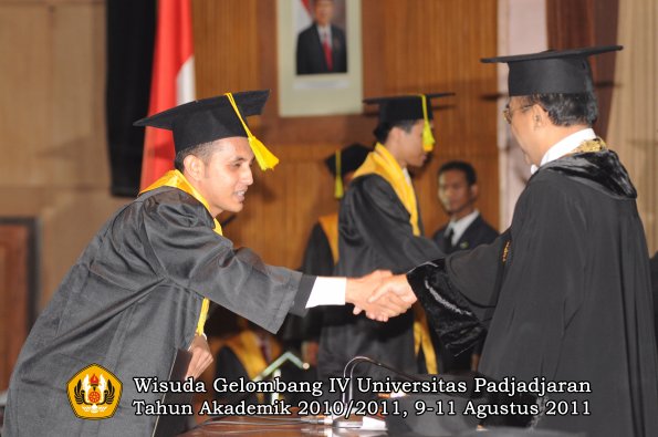 wisuda-fikom-oleh-rektor-277