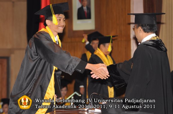 wisuda-fikom-oleh-rektor-278