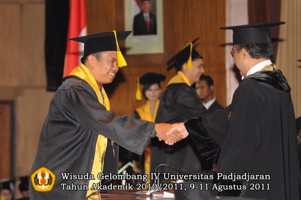 wisuda-fikom-oleh-rektor-279