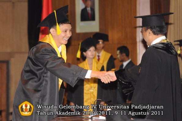 wisuda-fikom-oleh-rektor-280