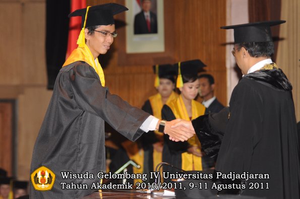 wisuda-fikom-oleh-rektor-282