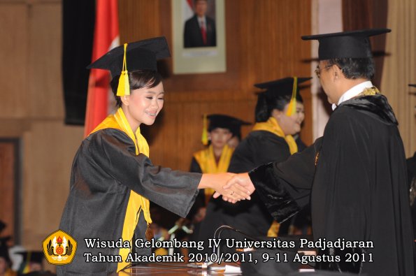 wisuda-fikom-oleh-rektor-283