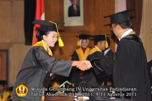 wisuda-fikom-oleh-rektor-287