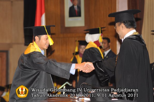 wisuda-fikom-oleh-rektor-288