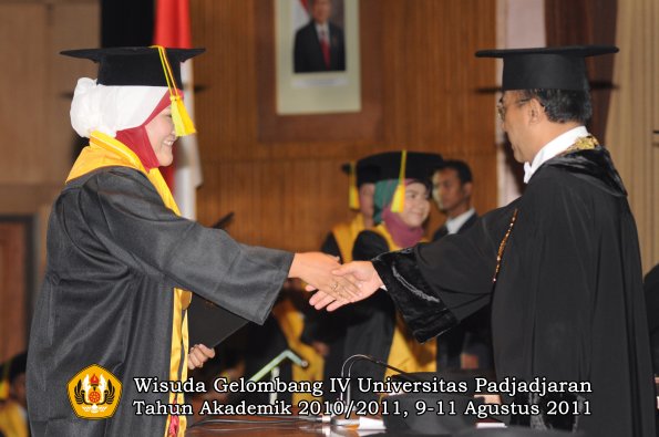 wisuda-fikom-oleh-rektor-289