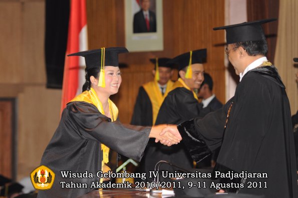 wisuda-fikom-oleh-rektor-291