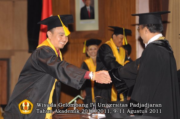 wisuda-fikom-oleh-rektor-292