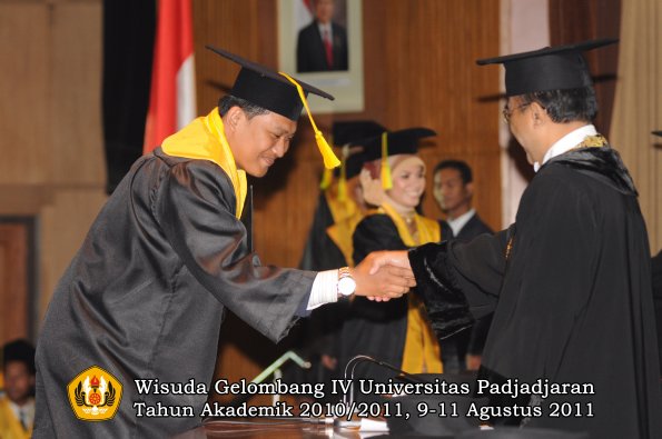 wisuda-fikom-oleh-rektor-293