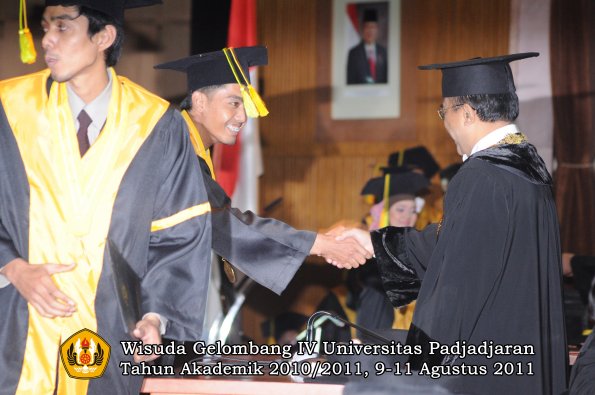 wisuda-fikom-oleh-rektor-297