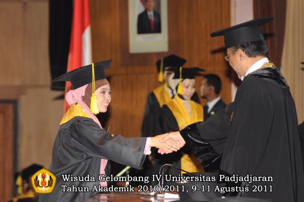 wisuda-fikom-oleh-rektor-298