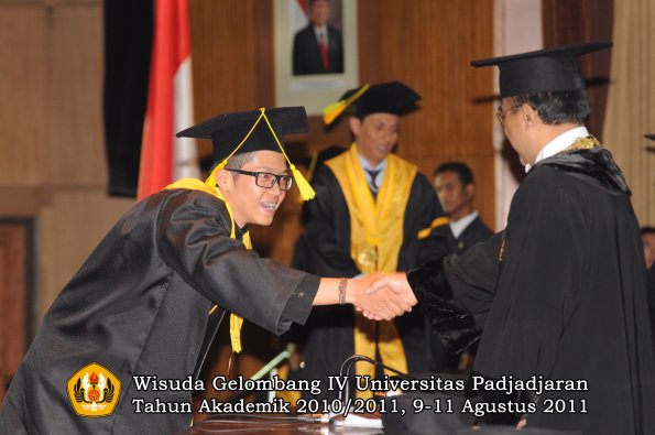 wisuda-fikom-oleh-rektor-306