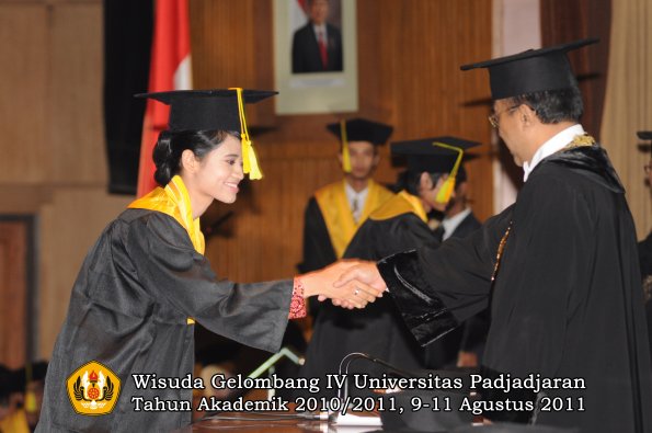 wisuda-fikom-oleh-rektor-310