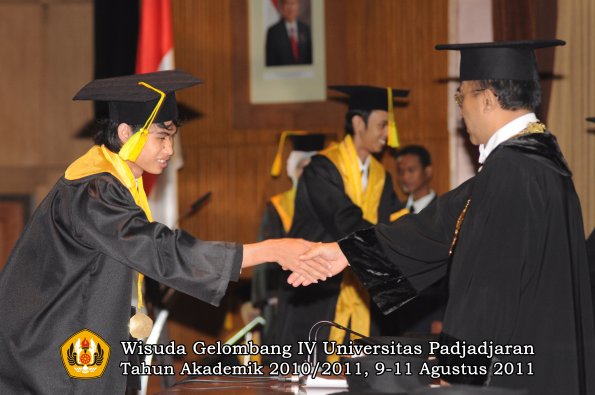 wisuda-fikom-oleh-rektor-311