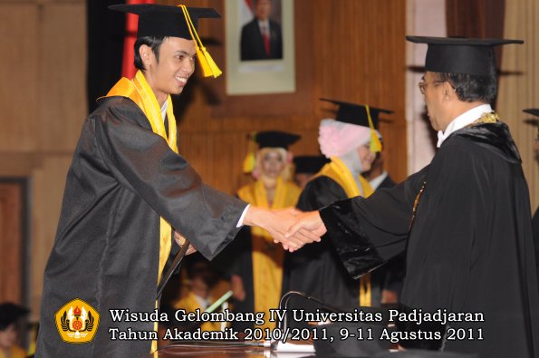 wisuda-fikom-oleh-rektor-312