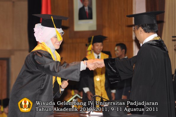 wisuda-fikom-oleh-rektor-313