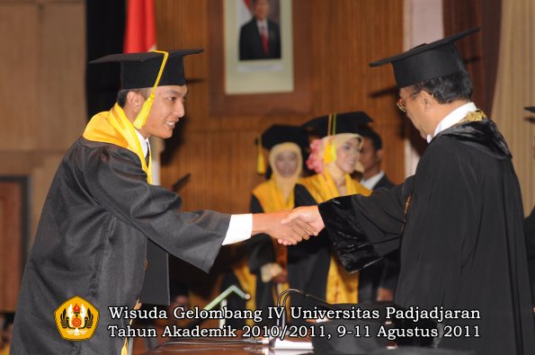 wisuda-fikom-oleh-rektor-314