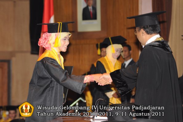 wisuda-fikom-oleh-rektor-315