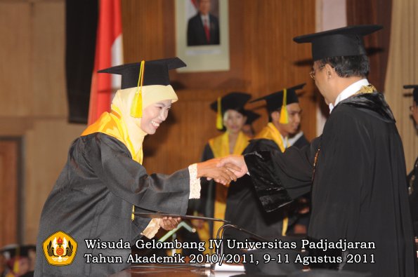 wisuda-fikom-oleh-rektor-316