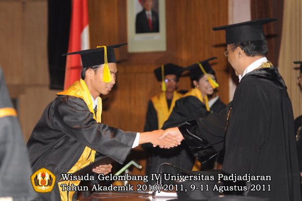 wisuda-fikom-oleh-rektor-317