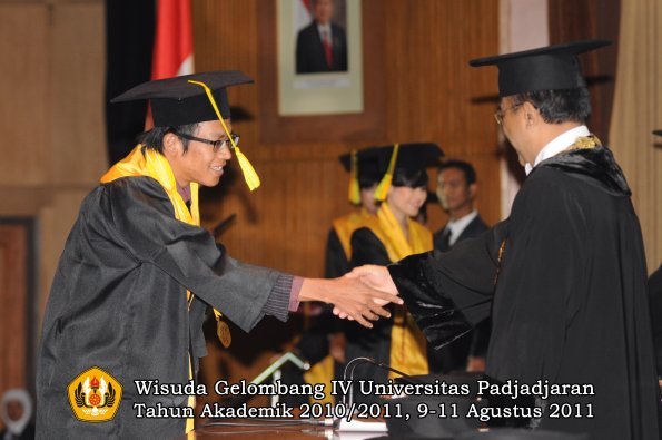 wisuda-fikom-oleh-rektor-319