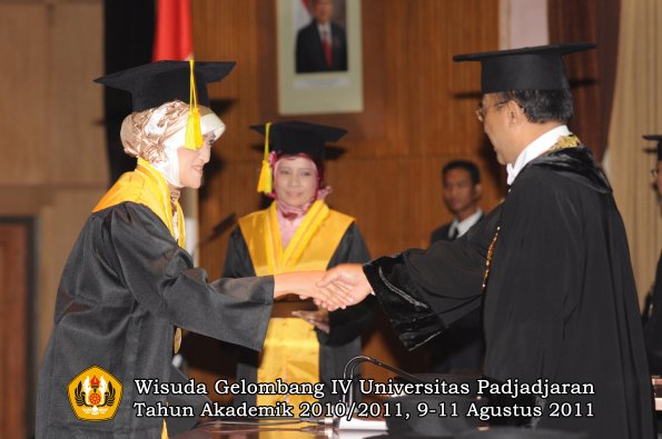 wisuda-fikom-oleh-rektor-323