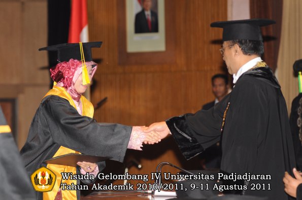 wisuda-fikom-oleh-rektor-324