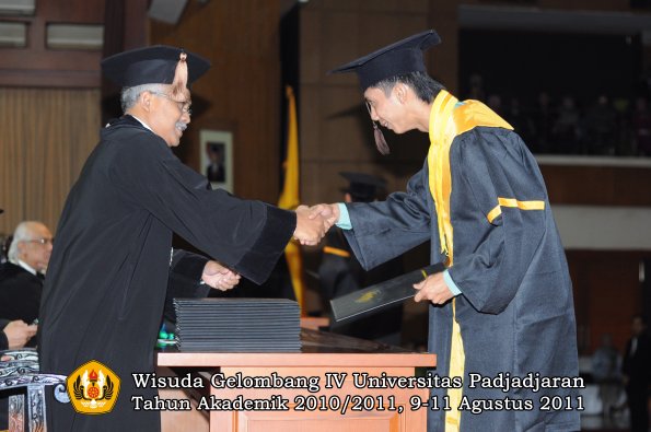 wisuda-fapet-oleh-dekan-13