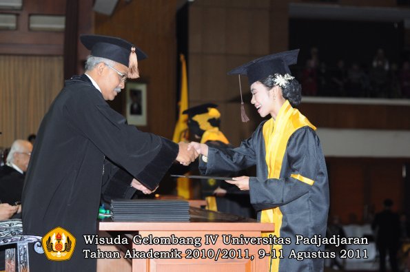 wisuda-fapet-oleh-dekan-24