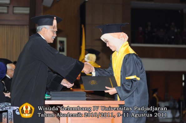 wisuda-fapet-oleh-dekan-26