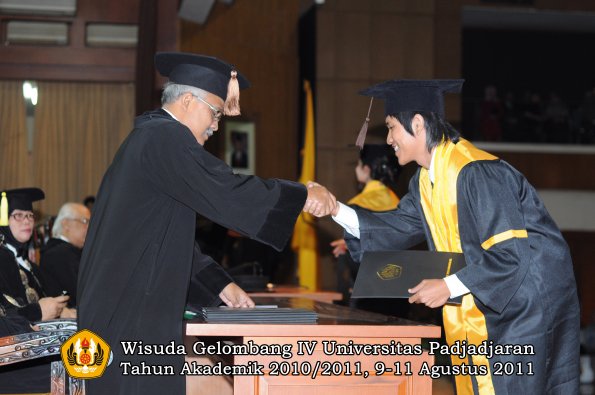 wisuda-fapet-oleh-dekan-35