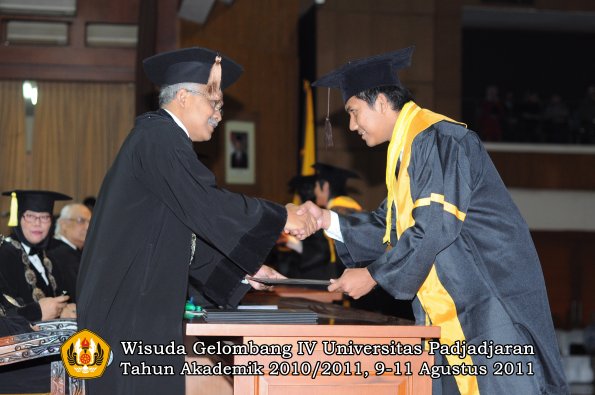 wisuda-fapet-oleh-dekan-36