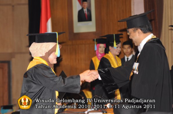 wisuda-ffarmasi-oleh-rektor-127