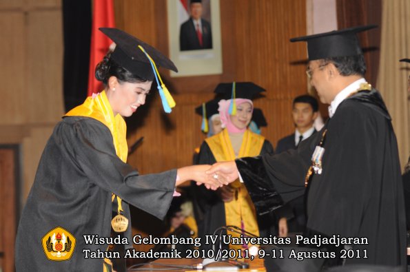 wisuda-ffarmasi-oleh-rektor-133